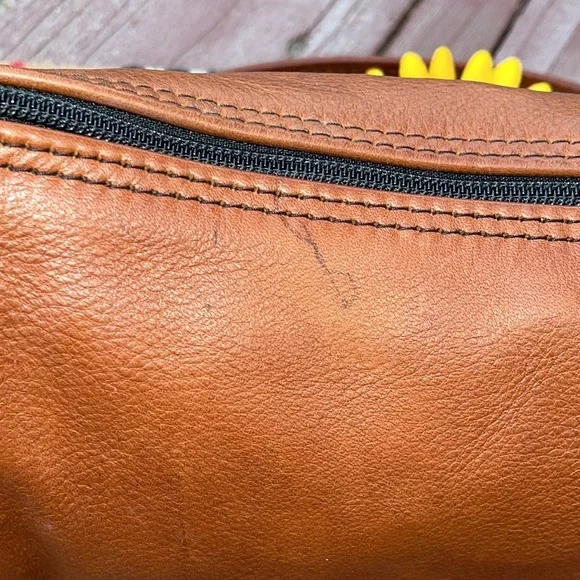 🌺 ARTISAN; British Tan Leather Handmade Timeless Shoulder Bag; 3” x 7” x 11!” - Picture 9 of 12